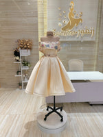 Load image into Gallery viewer, Girl/103