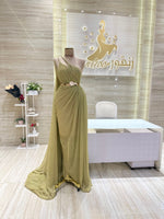 Load image into Gallery viewer, Elegant dress suitable for galas, parties, or special events.