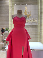 Load image into Gallery viewer, A comfortable and stylish knee-length dress with sleeves, perfect for a family gathering