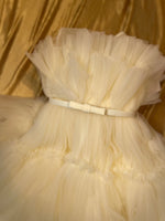 Load image into Gallery viewer, Elegant dresses can be made in a range of different colors.