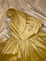 Load image into Gallery viewer, Elegant dress suitable for galas, parties, or special events.