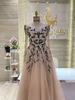 Load image into Gallery viewer, Elegant dress suitable for galas, parties, or special events.