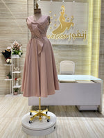 Load image into Gallery viewer, Elegant dress suitable for galas, parties, or special events.