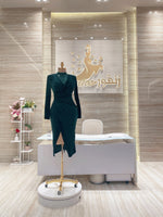 Load image into Gallery viewer, Elegant dress suitable for galas, parties, or special events.