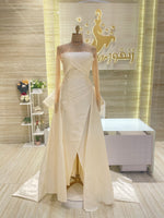Load image into Gallery viewer, A comfortable and stylish knee-length dress with sleeves, perfect for a family gathering