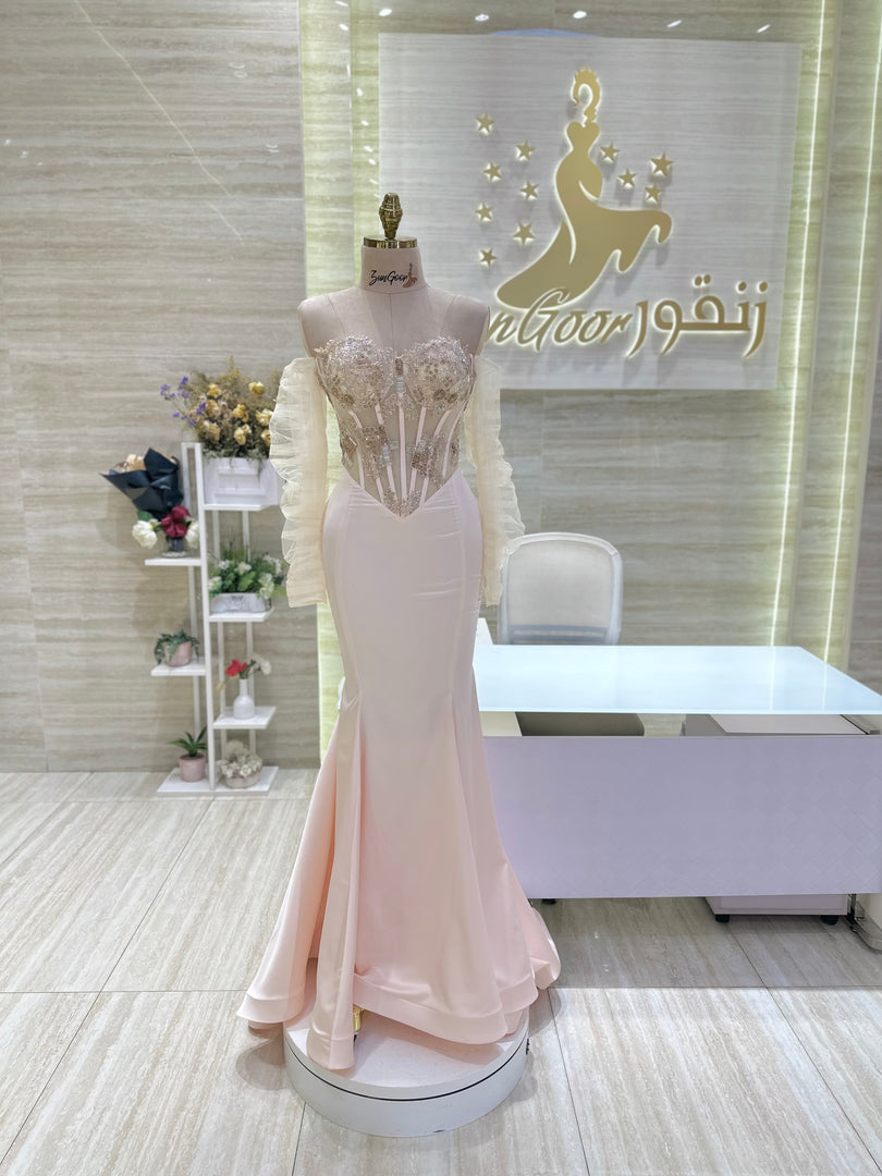 Elegant dress suitable for galas, parties, or special events.