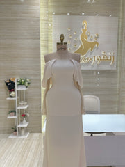 Elegant dress suitable for galas, parties, or special events.