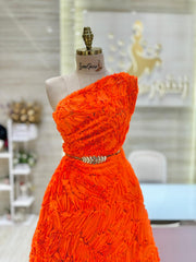 Elegant dress suitable for galas, parties, or special events.