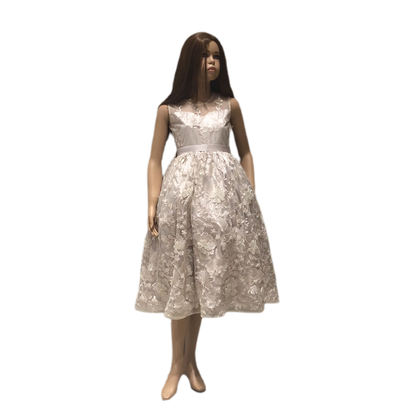 
فستان اطفال (بناتي) قصير 
شانتيل/ ورود اللون ابيض اوف وايت اكمام كت (يمكن تركيب اكمام) متوفر للاستلام الفوري او التوصيل (التوصيل مجاني للمشتريات الاونلاين). 
 