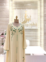 Load image into Gallery viewer, Elegant dress suitable for galas, parties, or special events.
