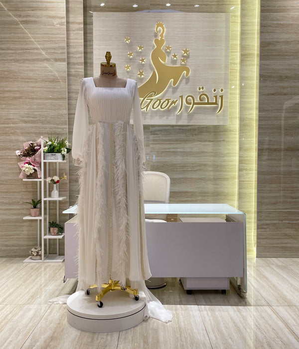 Elegant dress suitable for galas, parties, or special events.