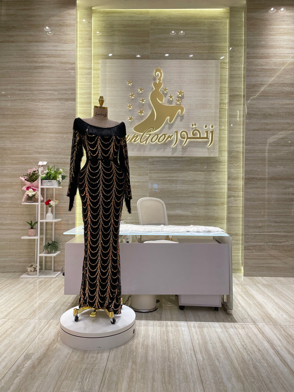 Elegant dress suitable for galas, parties, or special events.